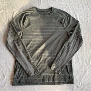 Men’s Lululemon long sleeve top EUC
